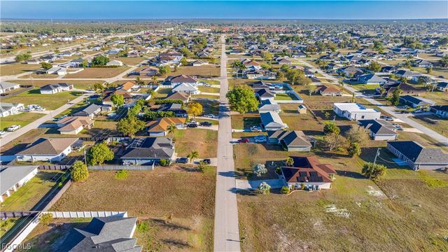 1902 NE 17th TER, Cape Coral, FL 33909