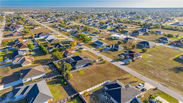 1902 NE 17th TER, Cape Coral, FL 33909