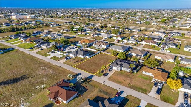 1902 NE 17th TER, Cape Coral, FL 33909