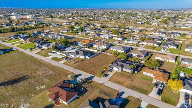 1902 NE 17th TER, Cape Coral, FL 33909