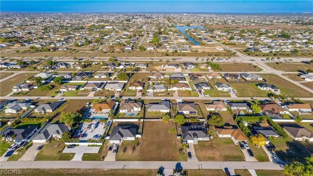 1902 NE 17th TER, Cape Coral, FL 33909