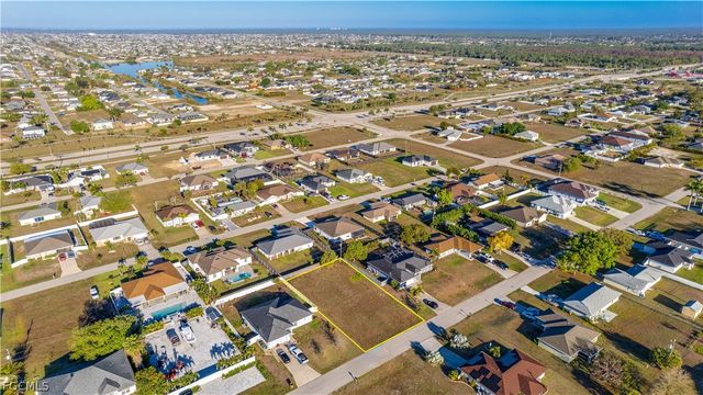 1902 NE 17th TER, Cape Coral, FL 33909