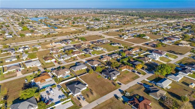 1902 NE 17th TER, Cape Coral, FL 33909