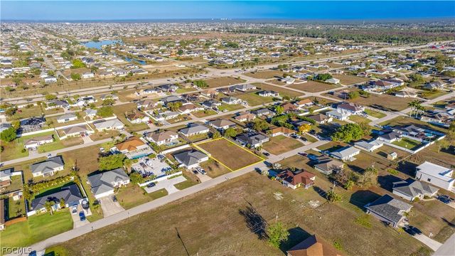 1902 NE 17th TER, Cape Coral, FL 33909