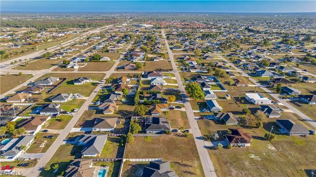 1902 NE 17th TER, Cape Coral, FL 33909