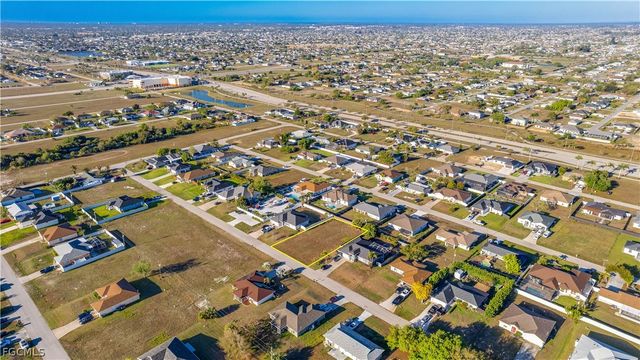 1902 NE 17th TER, Cape Coral, FL 33909