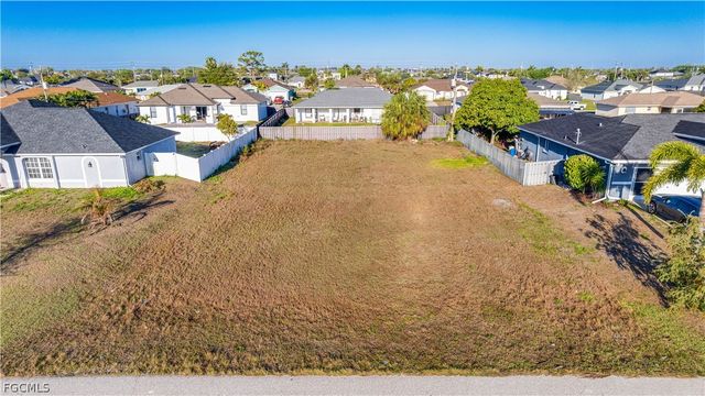 1902 NE 17th TER, Cape Coral, FL 33909