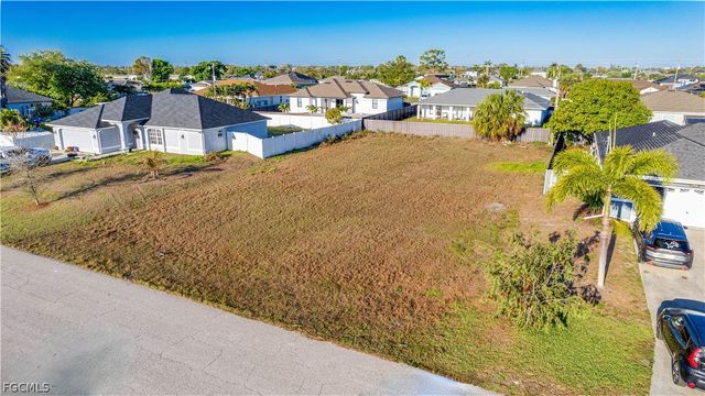 1902 NE 17th TER, Cape Coral, FL 33909