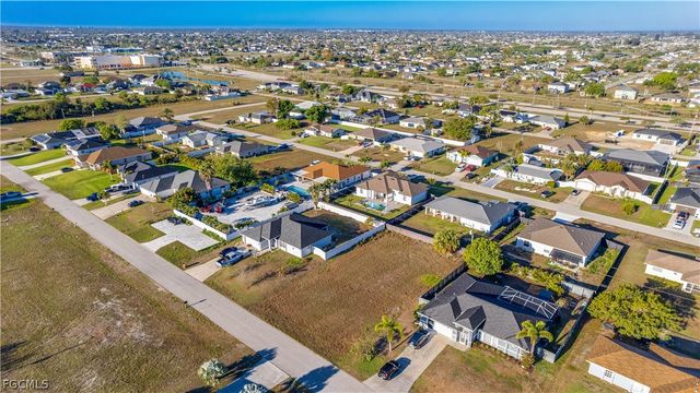 1902 NE 17th TER, Cape Coral, FL 33909