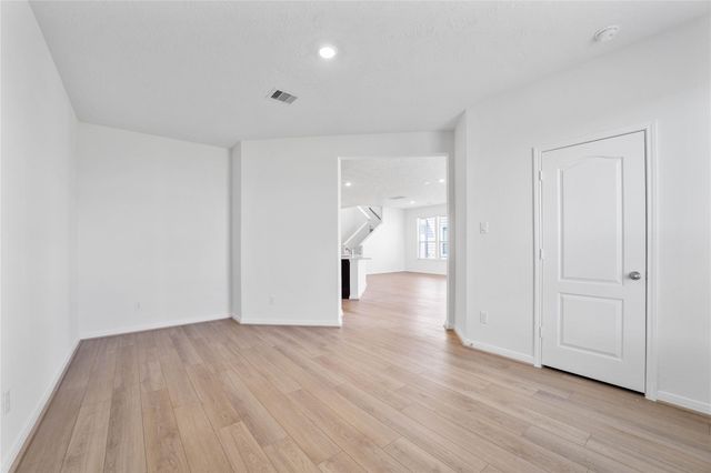 5535 Blackbird Lane, Hitchcock, TX 77563