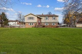 27 Dorset Ct, Franklin Twp., NJ 08873
