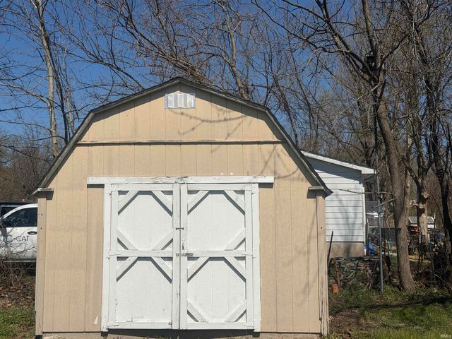 453 E Oolitic Road, Bedford, IN 47421