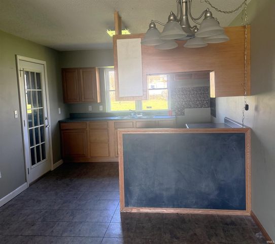 453 E Oolitic Road, Bedford, IN 47421