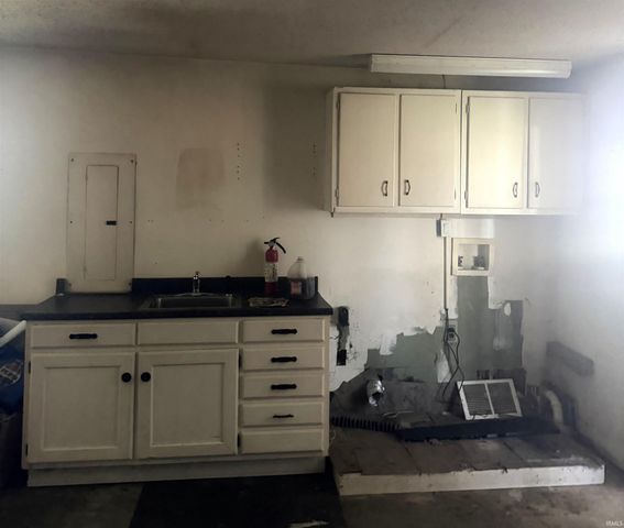 453 E Oolitic Road, Bedford, IN 47421