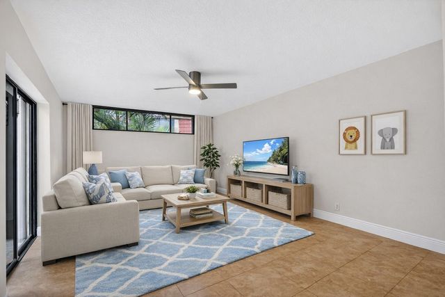 22958 Oxford Place D, Boca Raton, FL 33433