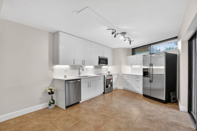 22958 Oxford Place D, Boca Raton, FL 33433