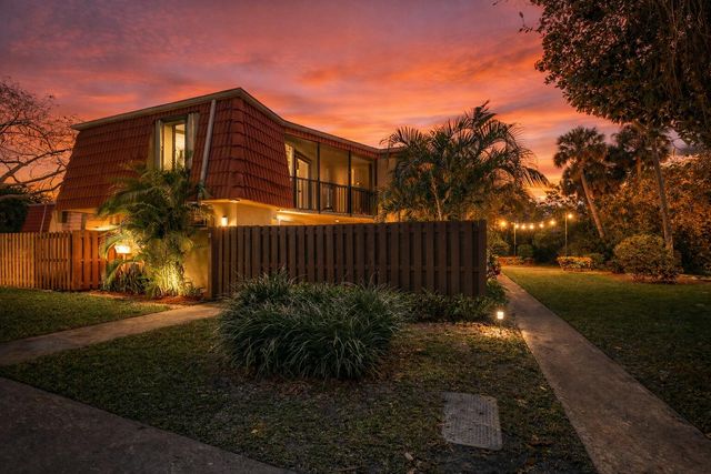 22958 Oxford Place D, Boca Raton, FL 33433