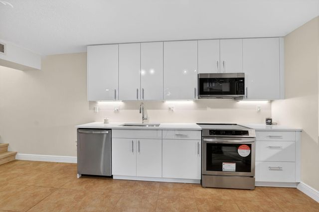 22958 Oxford Place D, Boca Raton, FL 33433