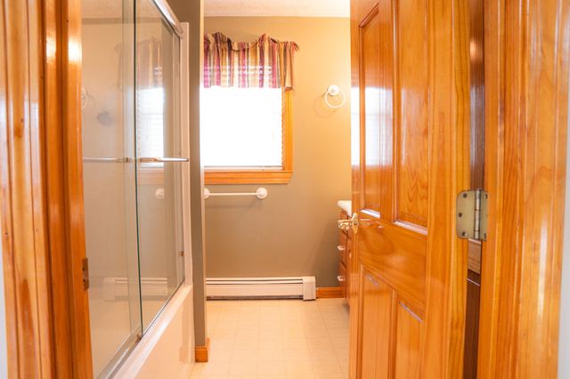 10 Lilac Street, Hudson, NH 03051