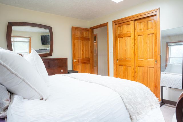 10 Lilac Street, Hudson, NH 03051