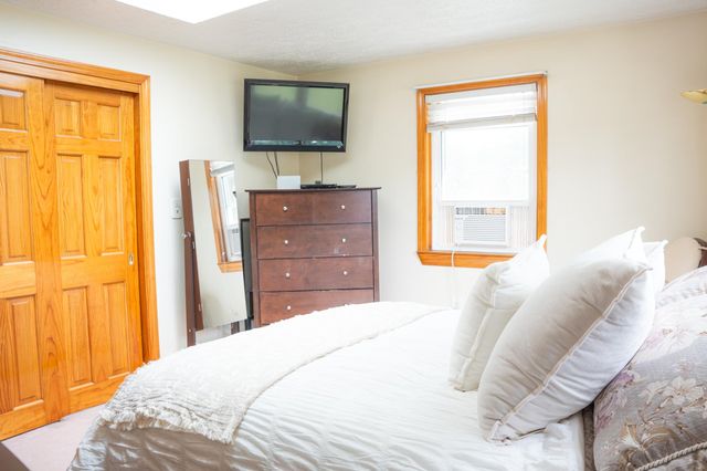 10 Lilac Street, Hudson, NH 03051