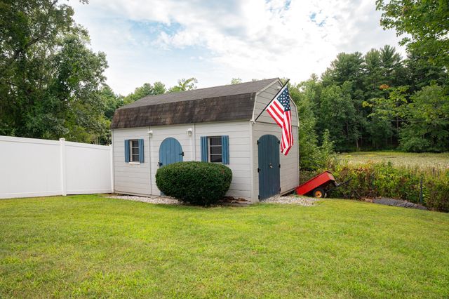 10 Lilac Street, Hudson, NH 03051
