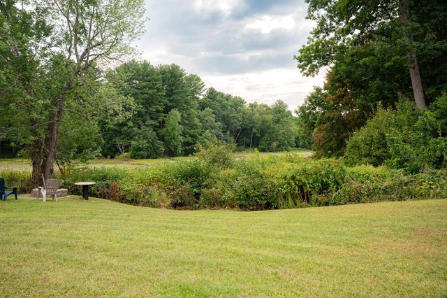 10 Lilac Street, Hudson, NH 03051