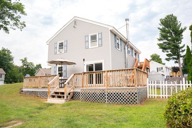 10 Lilac Street, Hudson, NH 03051