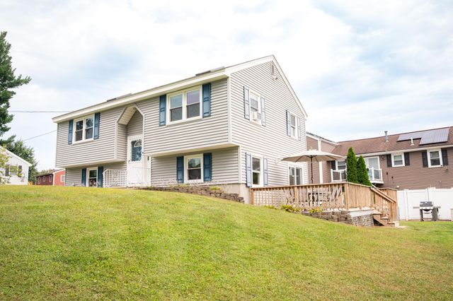 10 Lilac Street, Hudson, NH 03051