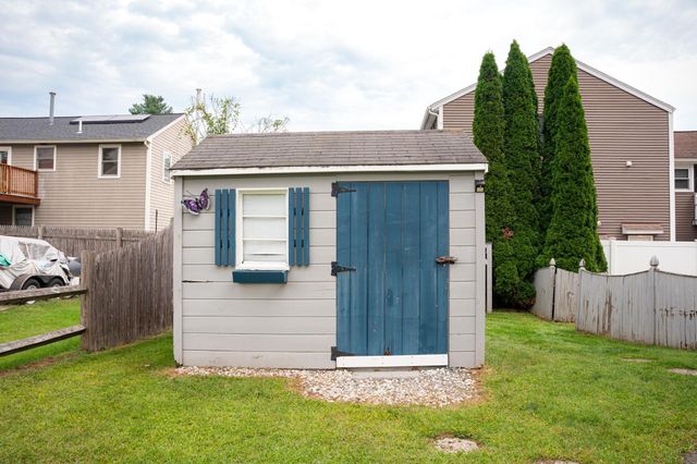 10 Lilac Street, Hudson, NH 03051