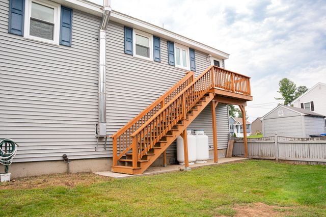 10 Lilac Street, Hudson, NH 03051