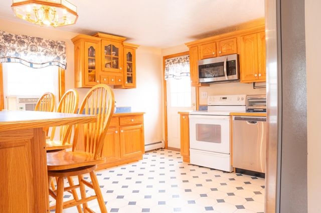 10 Lilac Street, Hudson, NH 03051