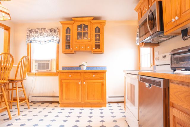 10 Lilac Street, Hudson, NH 03051