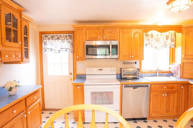 10 Lilac Street, Hudson, NH 03051