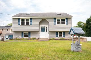 10 Lilac Street, Hudson, NH 03051