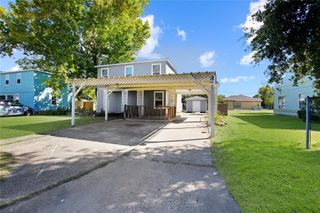 1135 3rd Avenue N, Texas City, TX 77590
