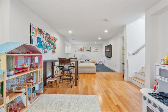 204 Virginia Rd, Concord, MA 01742