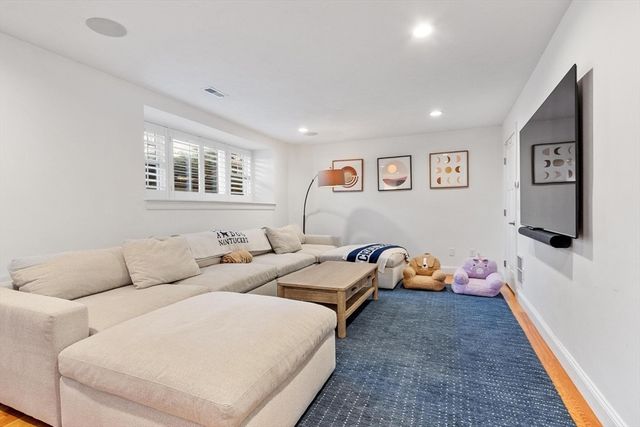 204 Virginia Rd, Concord, MA 01742