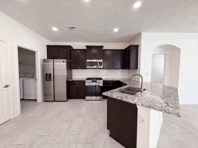 2032 Lobo Trot Court SE, Albuquerque, NM 87123