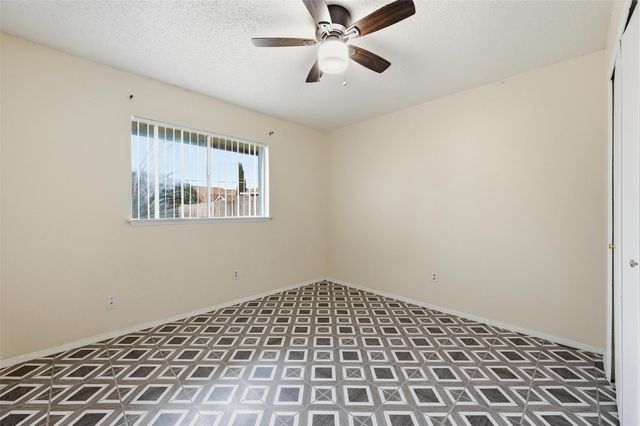 330 W Grenoble Drive, Grand Prairie, TX 75052