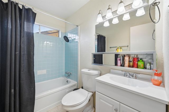 330 W Grenoble Drive, Grand Prairie, TX 75052