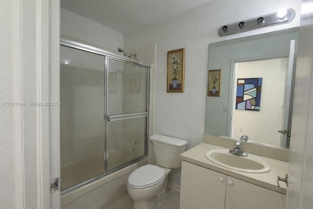 8906 W Flagler St 203, Miami, FL 33174