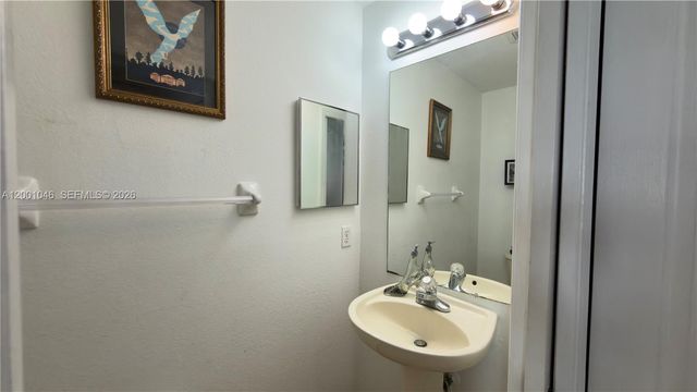 8906 W Flagler St 203, Miami, FL 33174