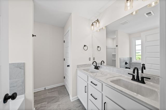 313 Tisha Ct, Clarksville, TN 37042