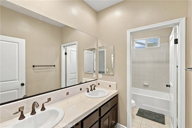 8294 Fall Creek Dr, Eastvale, CA 92880