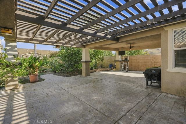 8294 Fall Creek Dr, Eastvale, CA 92880