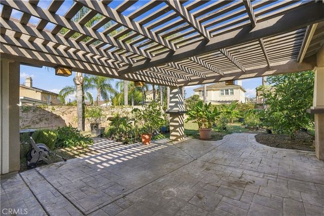 8294 Fall Creek Dr, Eastvale, CA 92880