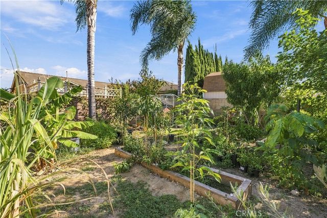 8294 Fall Creek Dr, Eastvale, CA 92880