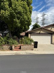 25586 Alicante, Valencia, CA 91355