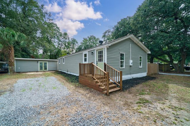 1209 Palm Street, Hanahan, SC 29406